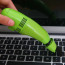 Aspiradora USB para teclado con cepillo y luz
